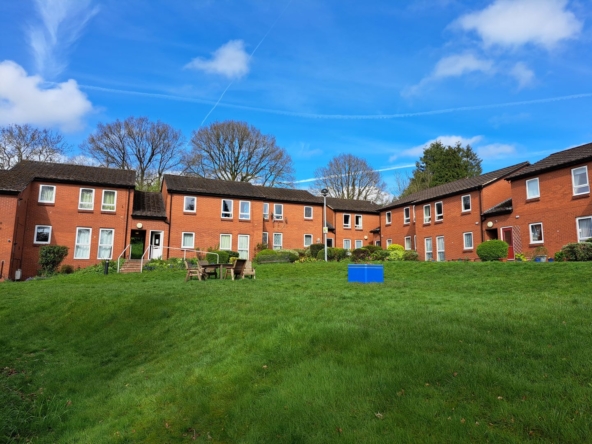 AVAILABLE NOW – Level access, with wet room // Over 55’s // Close to Town Centre – Whitchurch, Shropshire