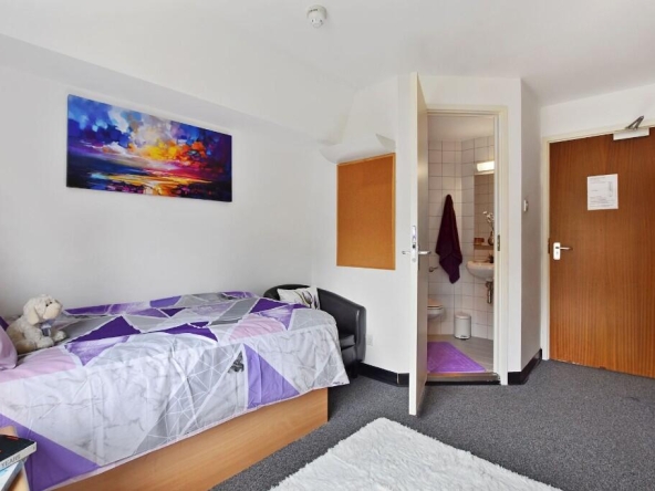 Northwick Park Village, single en-suite room